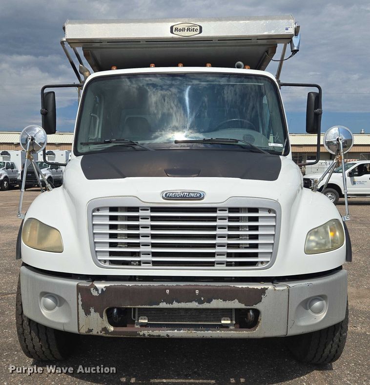image for item EN8435 2005 Freightliner Business Class M2 dump truck