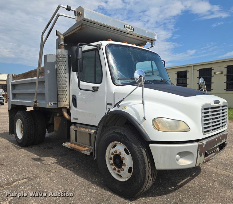 image for item EN8435 2005 Freightliner Business Class M2 dump truck