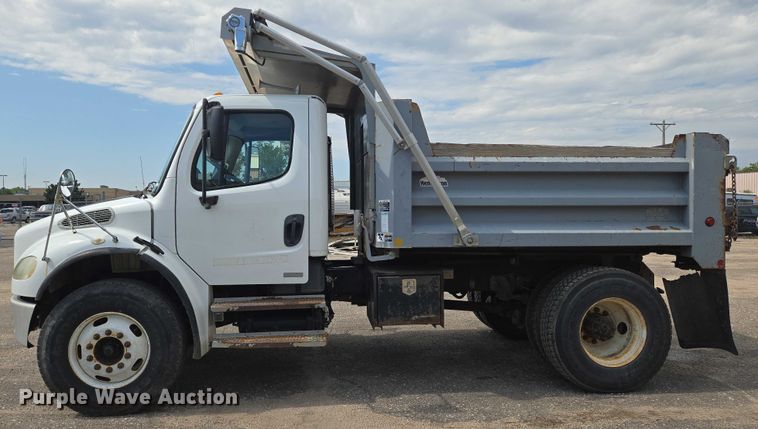 image for item EN8435 2005 Freightliner Business Class M2 dump truck