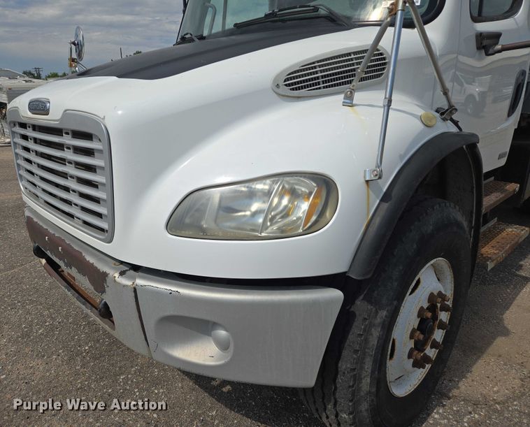 image for item EN8435 2005 Freightliner Business Class M2 dump truck