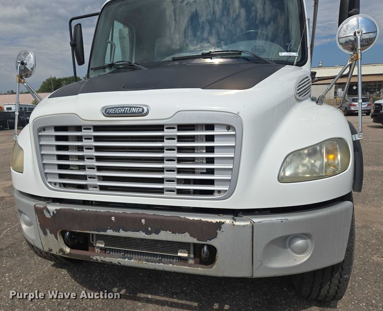 image for item EN8435 2005 Freightliner Business Class M2 dump truck