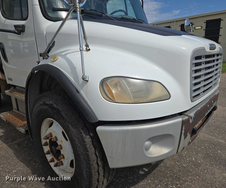 image for item EN8435 2005 Freightliner Business Class M2 dump truck