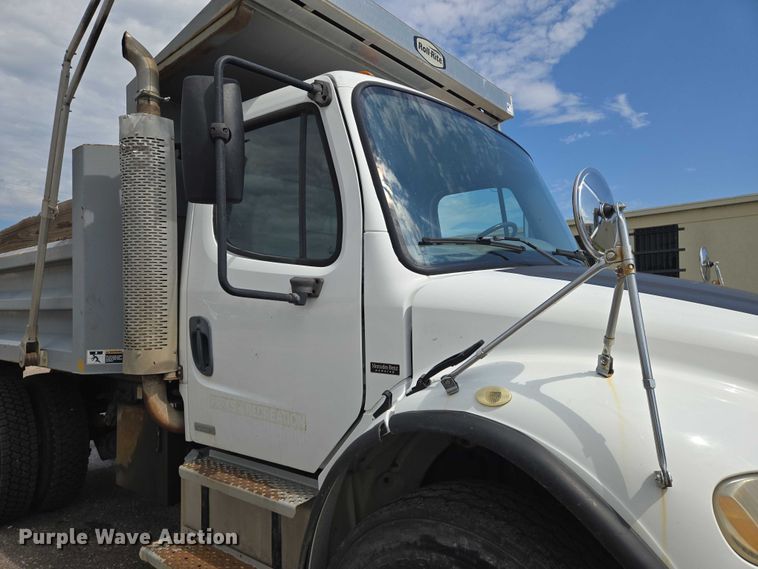 image for item EN8435 2005 Freightliner Business Class M2 dump truck