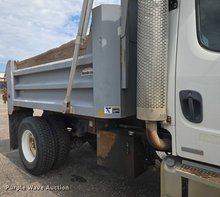 image for item EN8435 2005 Freightliner Business Class M2 dump truck