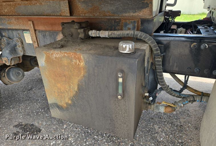 image for item EN8435 2005 Freightliner Business Class M2 dump truck