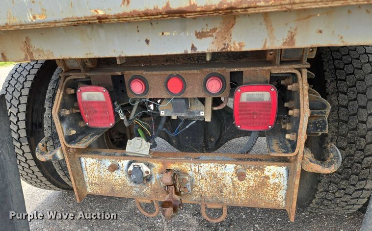 image for item EN8435 2005 Freightliner Business Class M2 dump truck