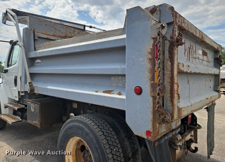 image for item EN8435 2005 Freightliner Business Class M2 dump truck