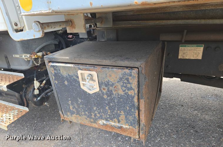 image for item EN8435 2005 Freightliner Business Class M2 dump truck