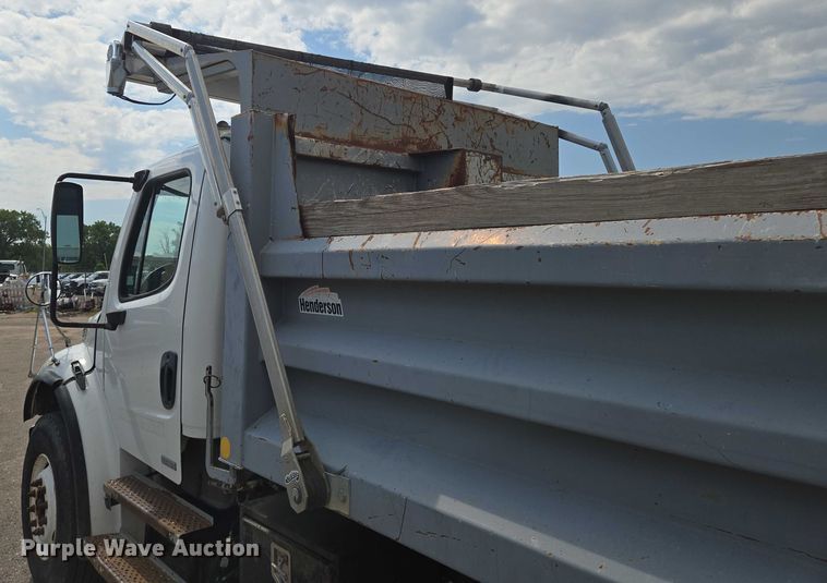 image for item EN8435 2005 Freightliner Business Class M2 dump truck