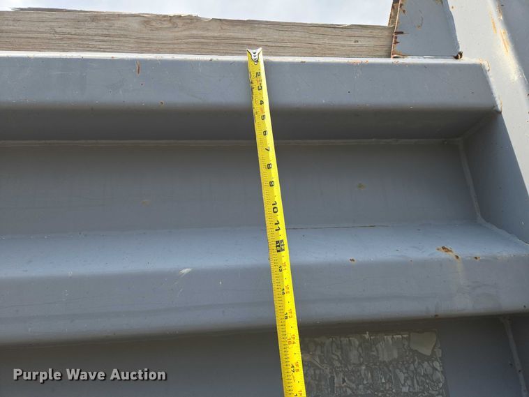 image for item EN8435 2005 Freightliner Business Class M2 dump truck