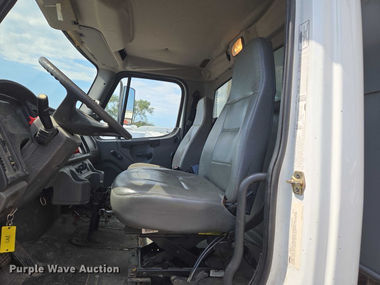 image for item EN8435 2005 Freightliner Business Class M2 dump truck