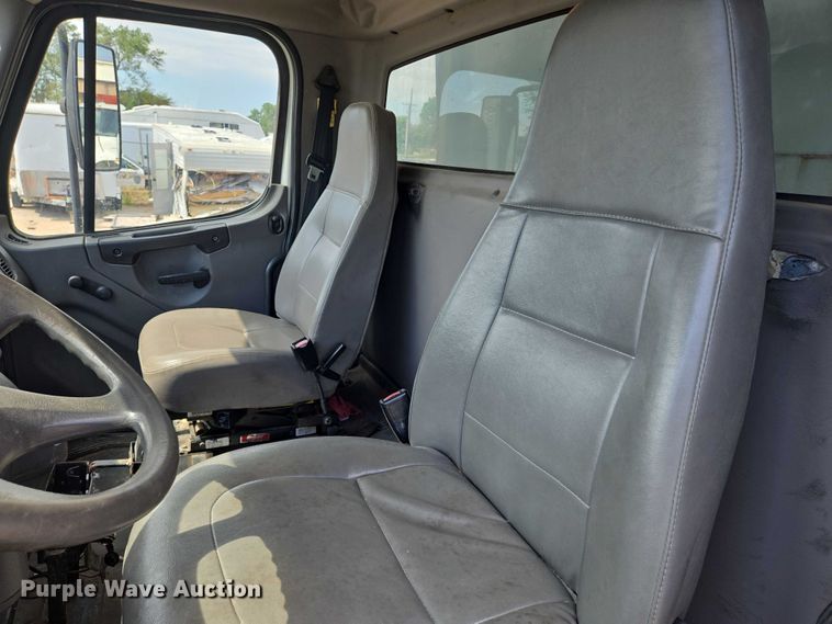 image for item EN8435 2005 Freightliner Business Class M2 dump truck