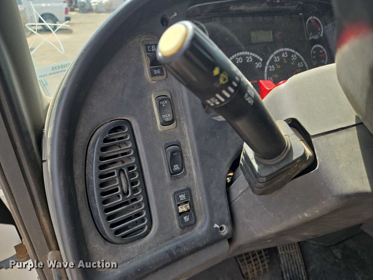 image for item EN8435 2005 Freightliner Business Class M2 dump truck