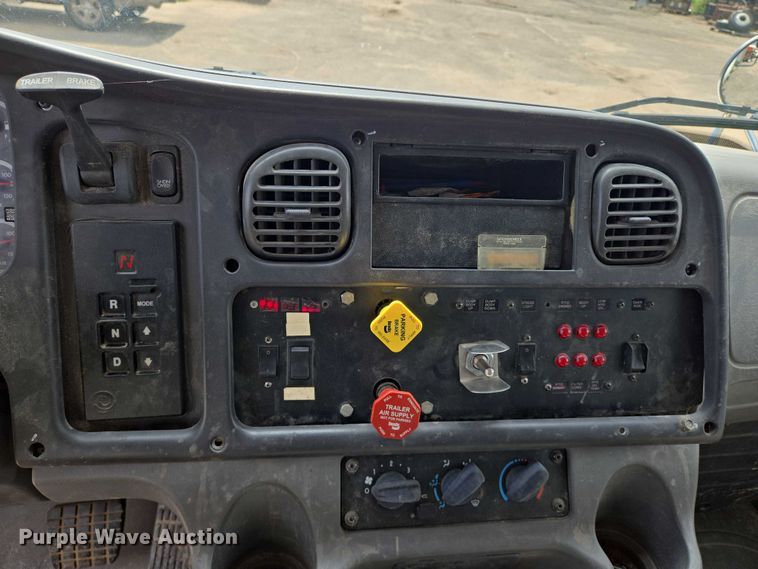 image for item EN8435 2005 Freightliner Business Class M2 dump truck