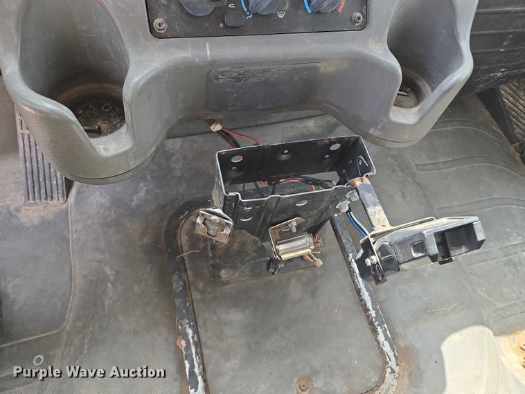 image for item EN8435 2005 Freightliner Business Class M2 dump truck