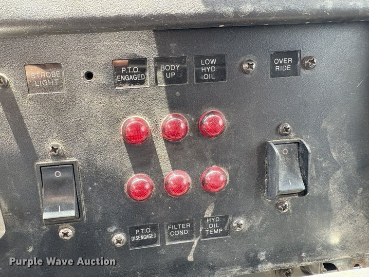 image for item EN8435 2005 Freightliner Business Class M2 dump truck