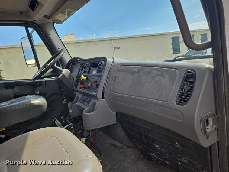 image for item EN8435 2005 Freightliner Business Class M2 dump truck