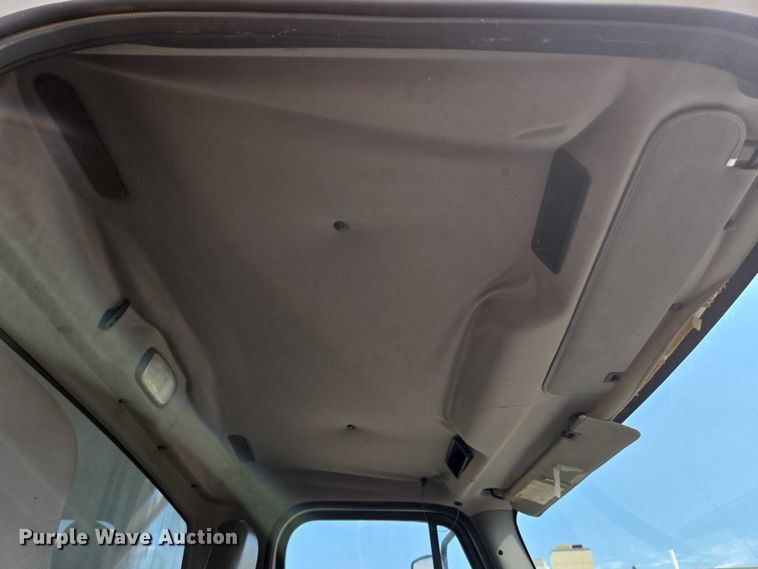 image for item EN8435 2005 Freightliner Business Class M2 dump truck