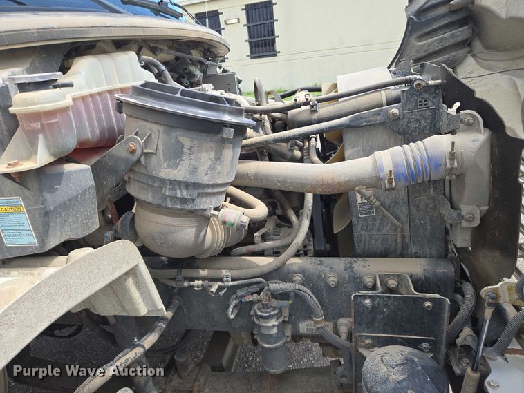 image for item EN8435 2005 Freightliner Business Class M2 dump truck