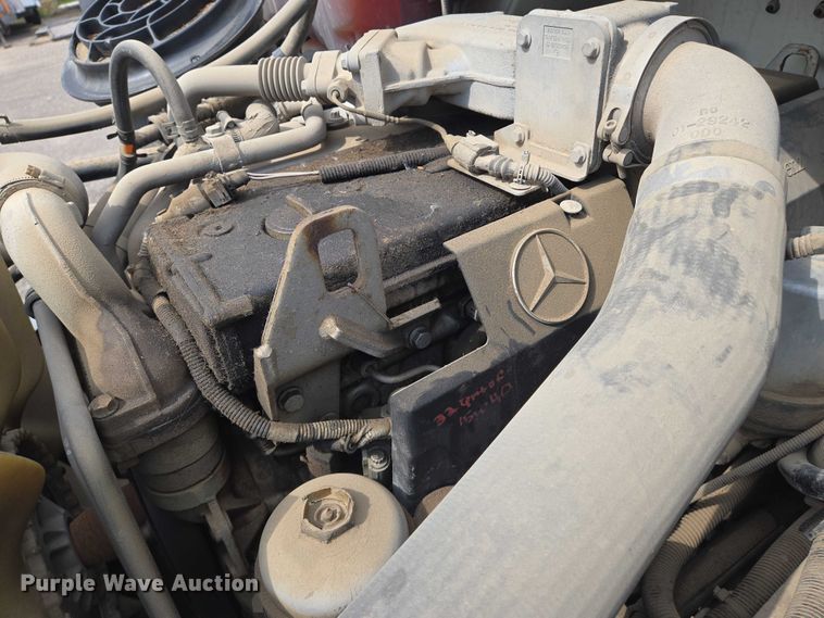 image for item EN8435 2005 Freightliner Business Class M2 dump truck