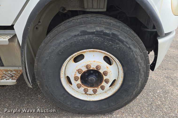 image for item EN8435 2005 Freightliner Business Class M2 dump truck