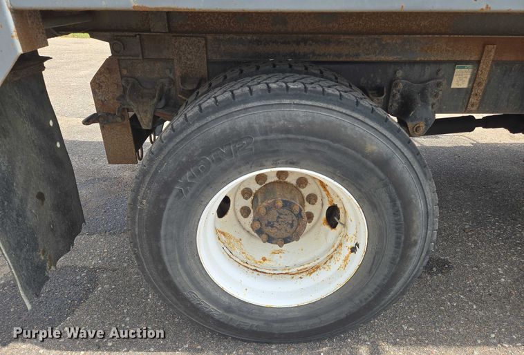 image for item EN8435 2005 Freightliner Business Class M2 dump truck