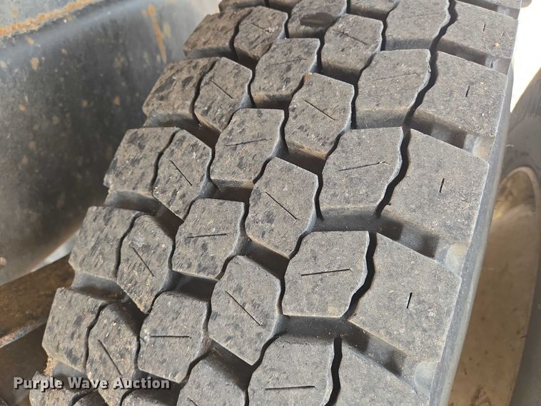 image for item EN8435 2005 Freightliner Business Class M2 dump truck