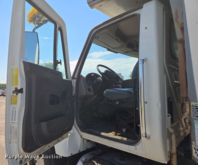 image for item EN8436 2008 International  WorkStar 7400 dump truck