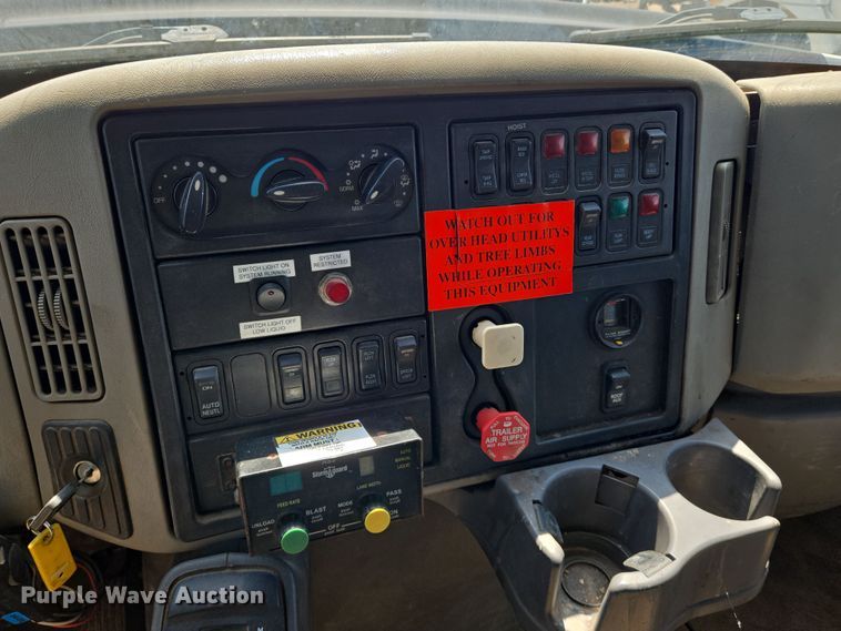 image for item EN8436 2008 International  WorkStar 7400 dump truck