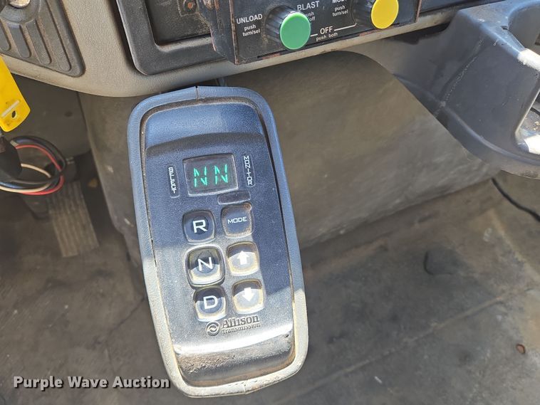 image for item EN8436 2008 International  WorkStar 7400 dump truck