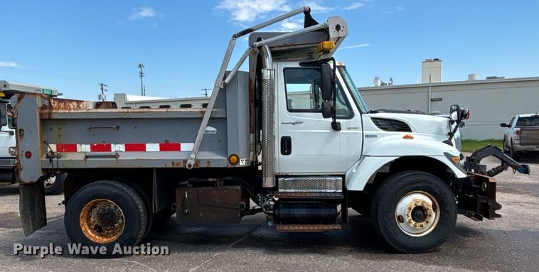image for item EN8437 2008 International WorkStar 7400 dump truck