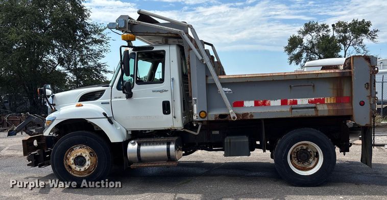 image for item EN8437 2008 International WorkStar 7400 dump truck