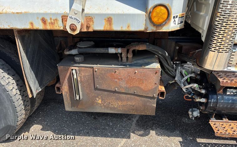 image for item EN8437 2008 International WorkStar 7400 dump truck