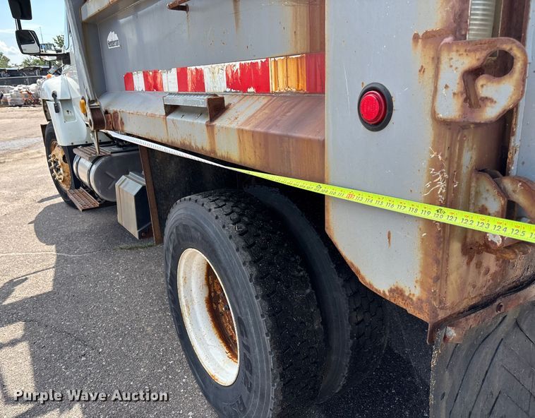 image for item EN8437 2008 International WorkStar 7400 dump truck