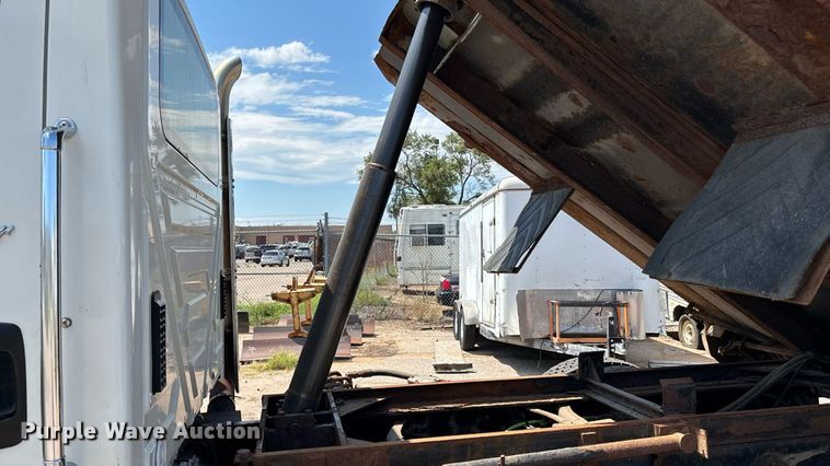 image for item EN8437 2008 International WorkStar 7400 dump truck