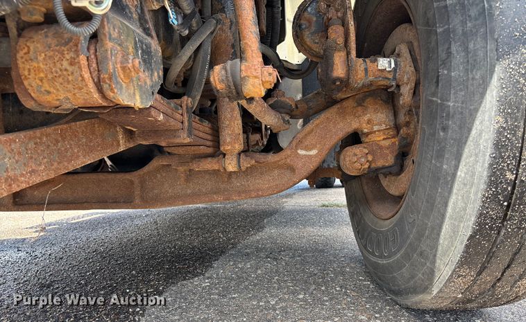 image for item EN8437 2008 International WorkStar 7400 dump truck