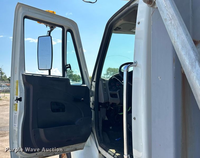 image for item EN8437 2008 International WorkStar 7400 dump truck