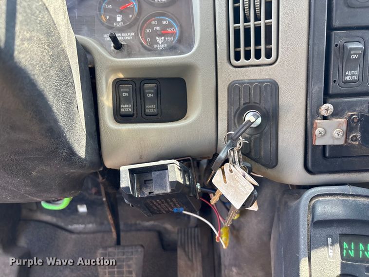 image for item EN8437 2008 International WorkStar 7400 dump truck