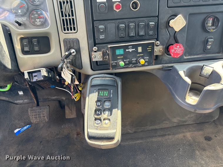 image for item EN8437 2008 International WorkStar 7400 dump truck