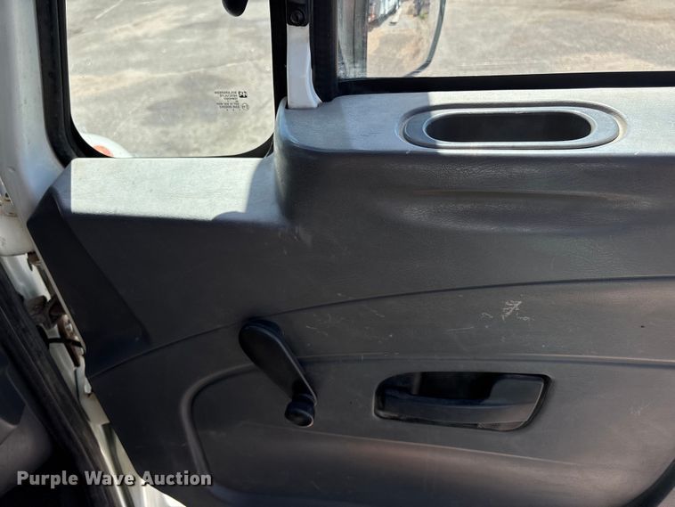 image for item EN8437 2008 International WorkStar 7400 dump truck