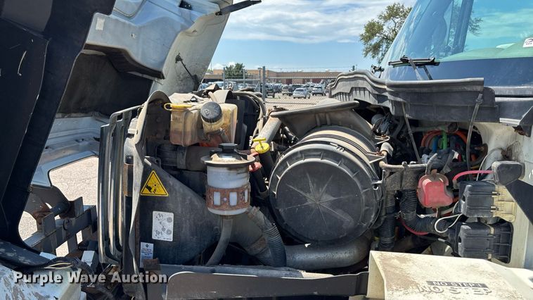 image for item EN8437 2008 International WorkStar 7400 dump truck