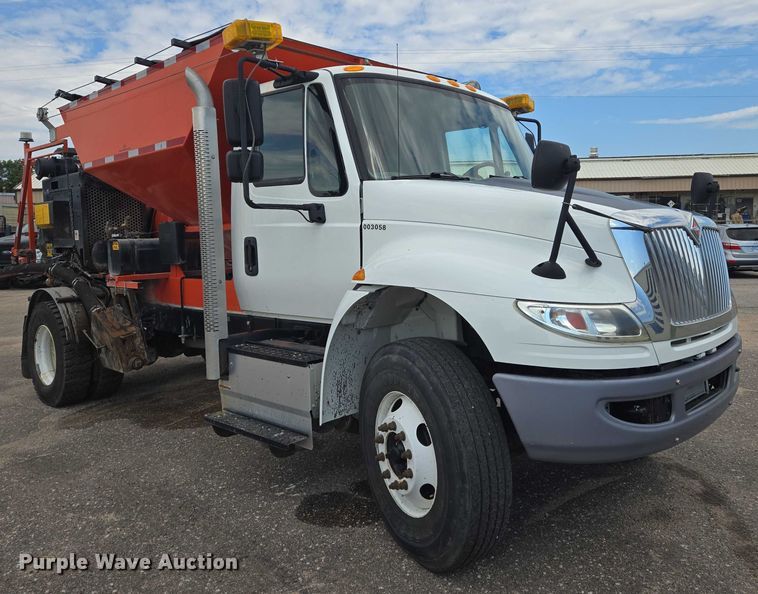 image for item EN8438 2016 International 4300 pothole patcher truck