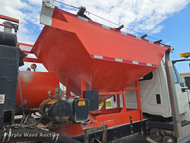 image for item EN8438 2016 International 4300 pothole patcher truck