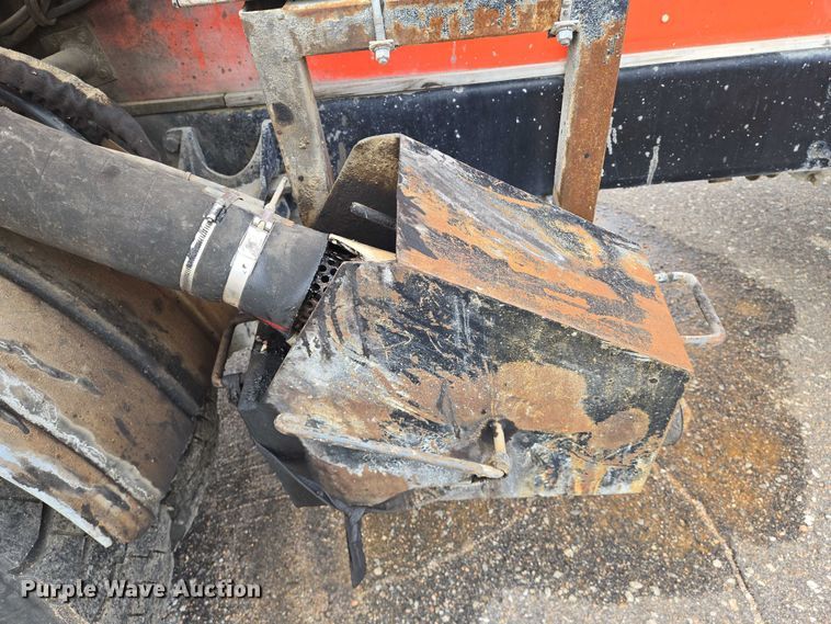 image for item EN8438 2016 International 4300 pothole patcher truck