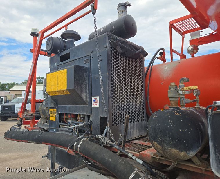 image for item EN8438 2016 International 4300 pothole patcher truck