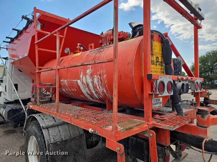 image for item EN8438 2016 International 4300 pothole patcher truck