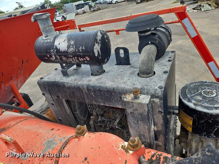 image for item EN8438 2016 International 4300 pothole patcher truck