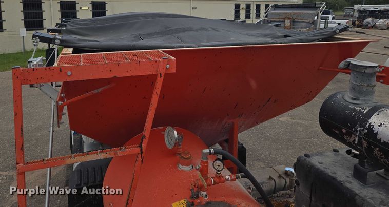 image for item EN8438 2016 International 4300 pothole patcher truck