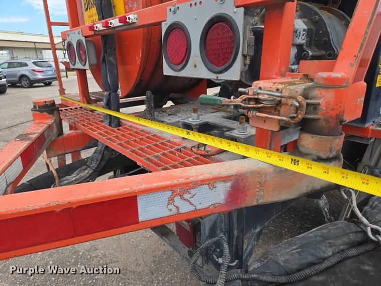 image for item EN8438 2016 International 4300 pothole patcher truck