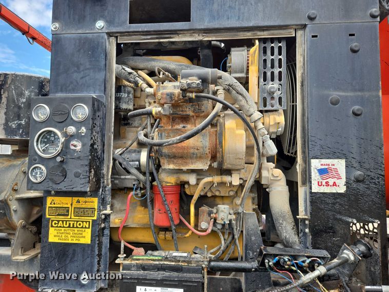 image for item EN8438 2016 International 4300 pothole patcher truck